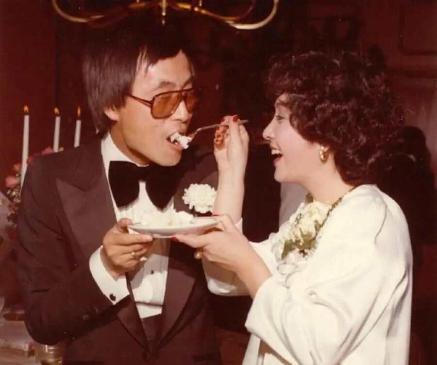 这一次,“手撕前妻”的刘家昌,意外揭开了谢霆锋老爸的“绿帽情史”