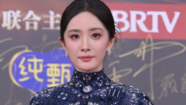 杨幂|2024春晚彩排，杨幂翡翠耳环抢眼，陈伟霆冲天辫太酷，周深很可爱