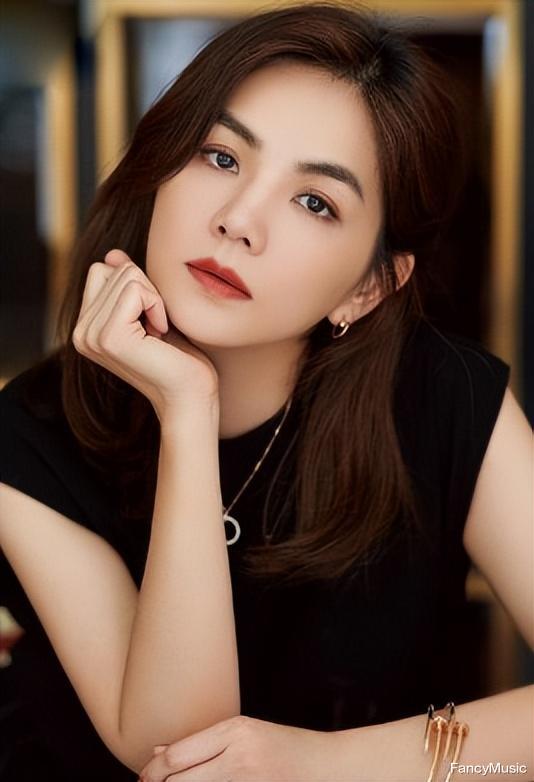 7位“假小子”出道的女星,大多数已无人问津,有人逆袭成顶流!