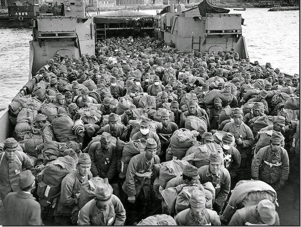 西伯利亚日军战俘老照片,活人拿来当柴烧,60万战俘冻死一大半!