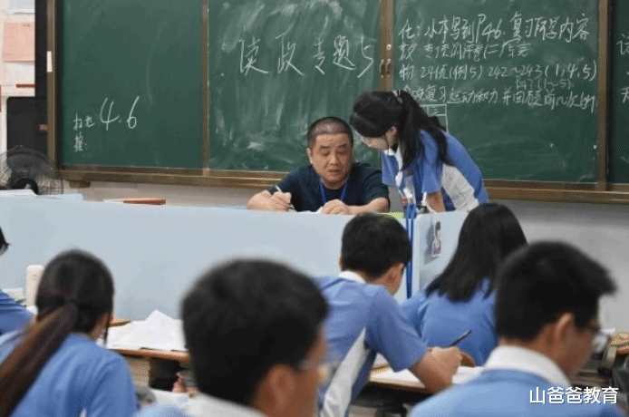 大学|就算得罪老师也要说！一女子的“仗义直言”，让家长都听不下去了
