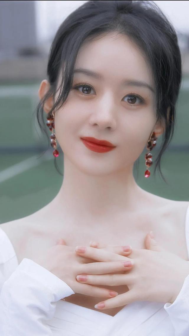 赵丽颖|新剧收视率稳妥，恭喜赵丽颖转型成功，来一波颖大BOSS的美照暴击