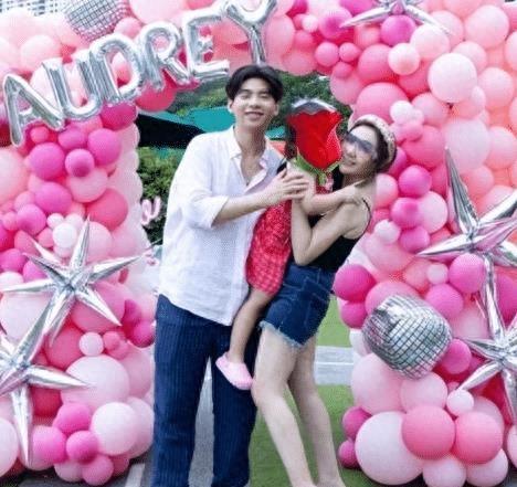 33岁何超盈现照曝光,瘦80斤模样大变,小8岁东北老公态度惹争议