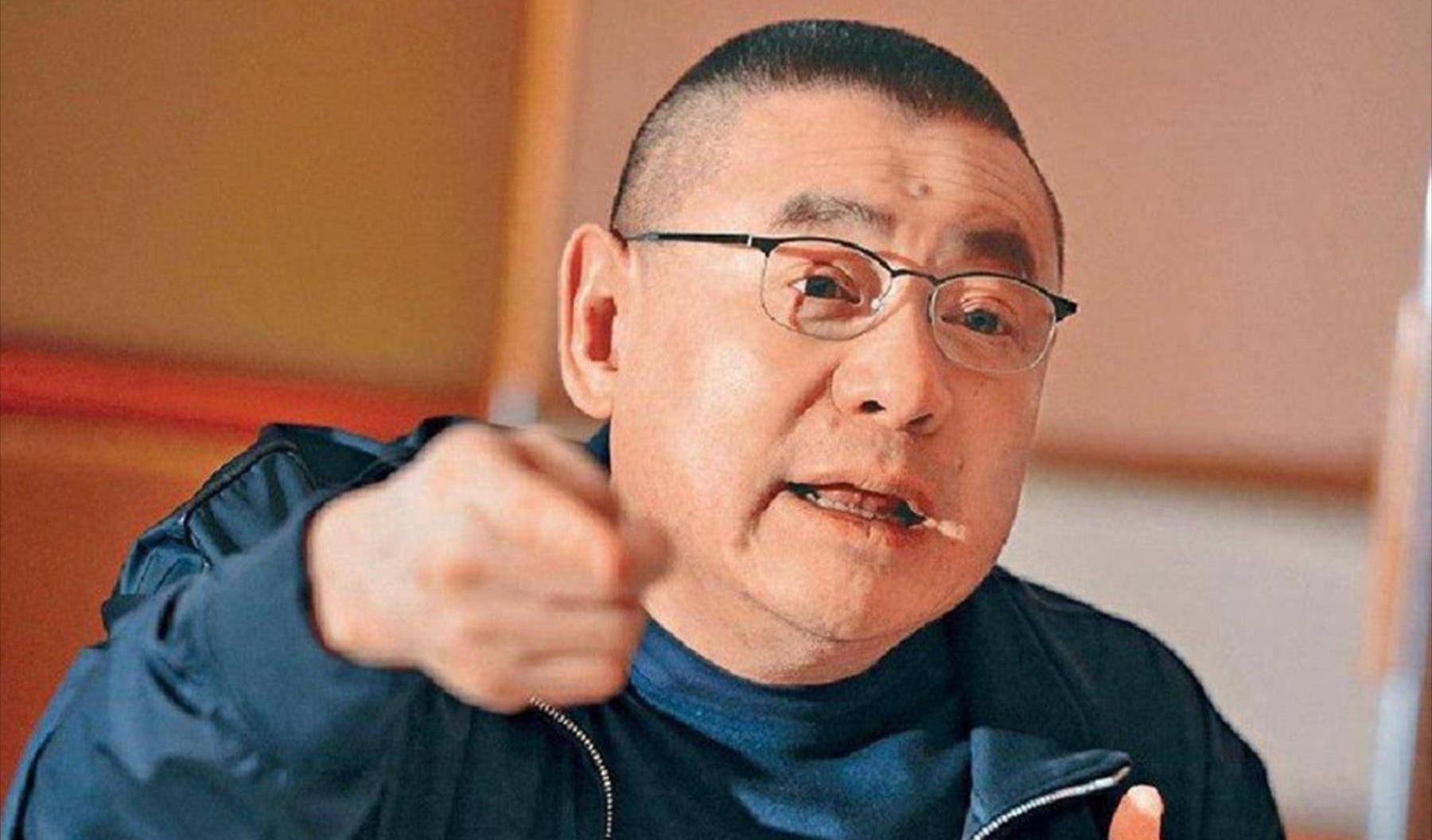 艳压黎姿却沦为富商的玩物,被抛弃后成为同性恋,年过半百至今未婚