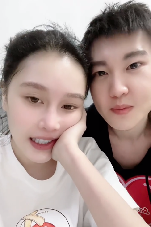 球球首晒孕肚写真照,肚大如箩似怀男婴,宝宝乳名被嘲太儿戏