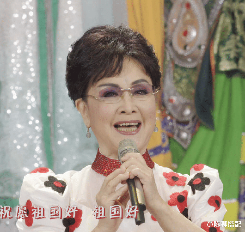 杨幂 看到78岁李谷一摘假发、穿艳丽,我悟了:女人直面衰老才是真的美