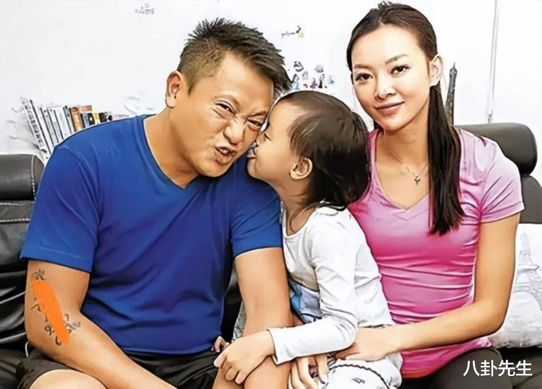 55岁过气港星内地走穴，发福严重被嘲又胖又丑，短期内已赚75万