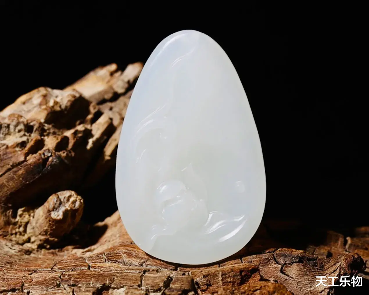 老物件|又一种极品白玉山料！被称为“籽料之母”的和田玉黑山料！