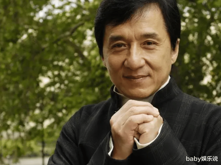 成龙|同是成龙基因,林凤娇儿子和吴绮莉女儿一对比,差距一目了然