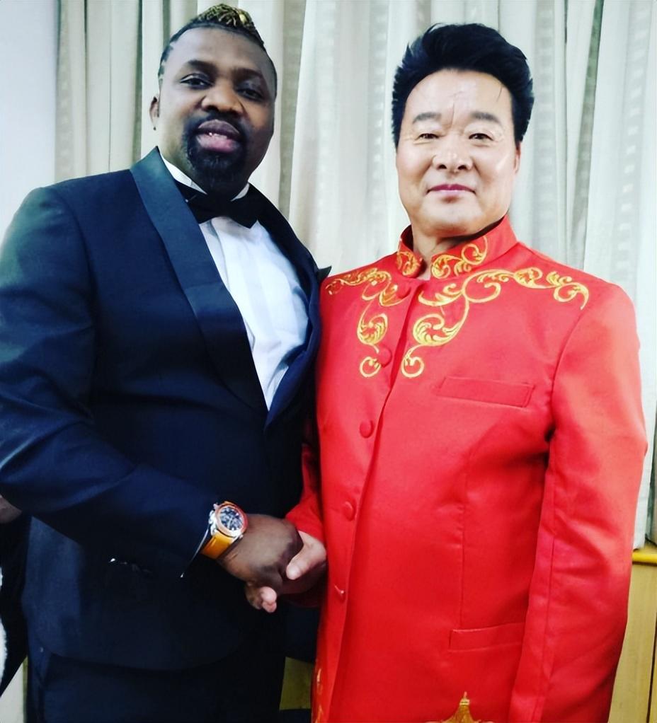 黑人歌手好弟近况：走红后迎娶中国姑娘，今36岁仍未取得中国绿卡