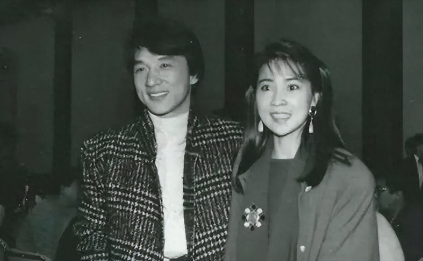 吴绮莉杀回来了！成龙3次更改千亿遗嘱，才是对林凤娇最大羞辱