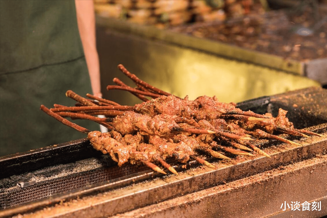 羊肉串|去新疆出差,两人点了30根羊肉串,老板确认三遍,上桌后不敢相信