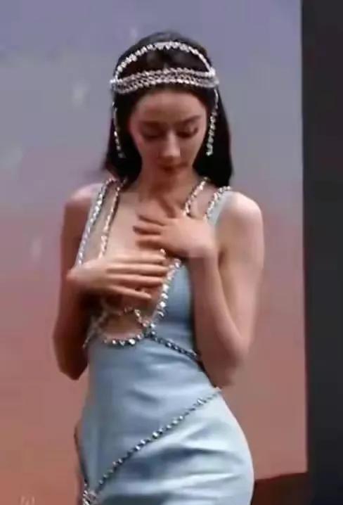 为什么与周冬雨谈恋爱一年刘昊然面相就变了