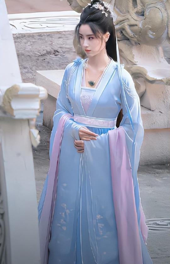 看了深夜道歉11次的毛晓慧，我才发现刘诗诗那番话的含金量