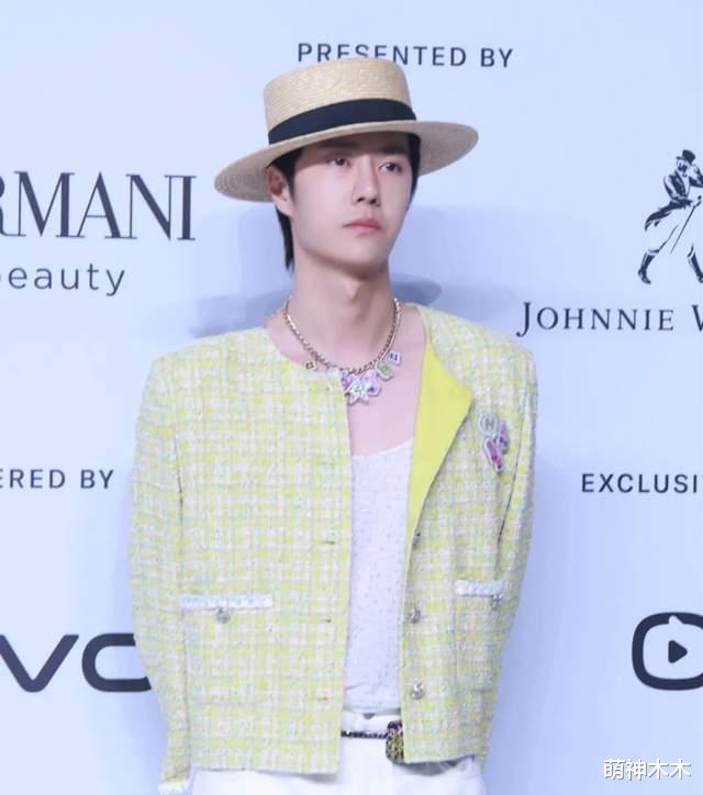 GQ盛典红毯生图来了!杨幂脸变圆润状态回春,杨紫瘦出下颌线