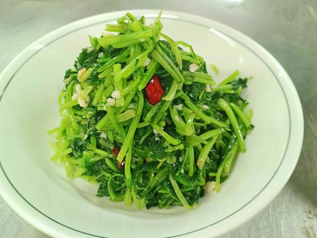 萝卜|秋冬季“钙王”,含钙量是牛奶的3倍,遇见多囤些能吃到明年开春