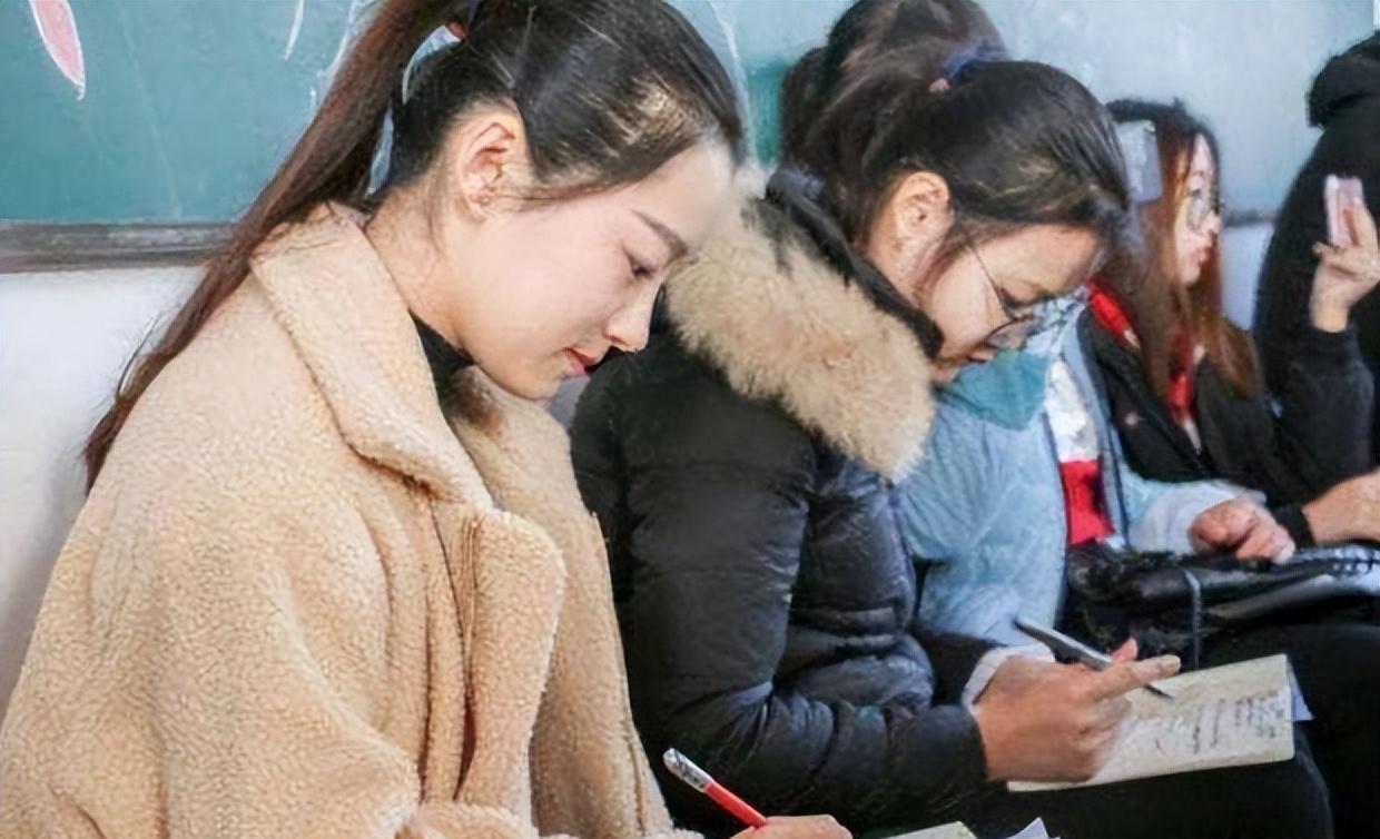 教师|高中教师求职遭遇阴阳合同，到手工资被腰斩，校方报警称：被诬陷