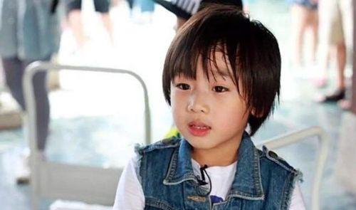 同样是养女儿，当17岁黄多多和贝儿、森碟站在一起，差别就出来了！