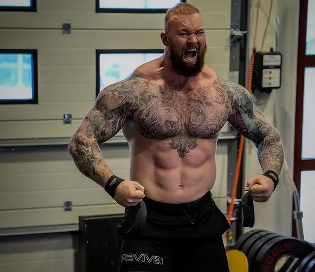 大力士|突发!大力士“魔山”在卧推252.5公斤时胸肌撕裂