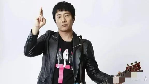 郑钧演唱会上表白妻子刘芸,自己都唱劈了,证明是真唱!