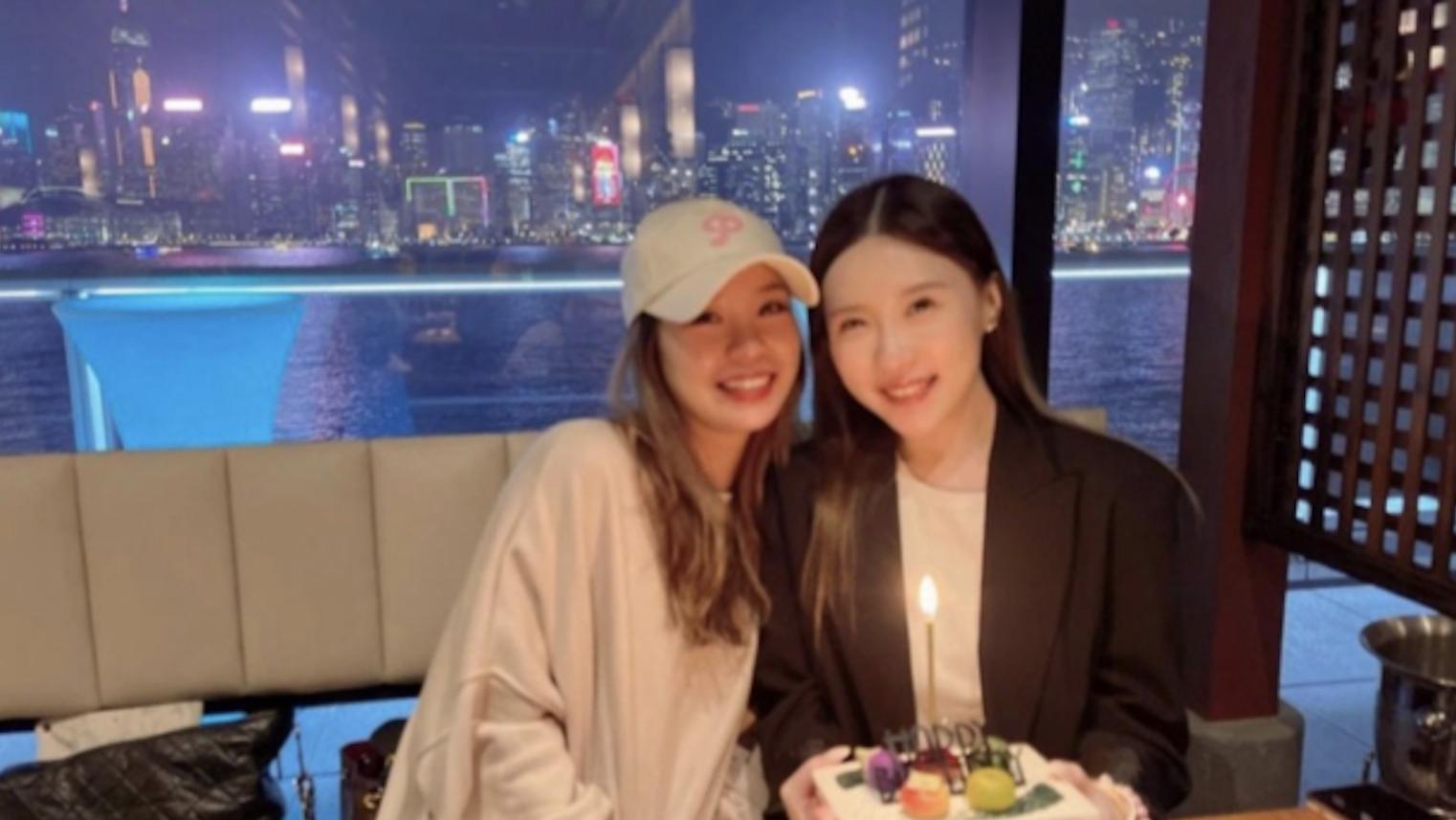 王晶34岁女儿自曝已转行，晒白领造型打扮端庄，称新工作有使命感