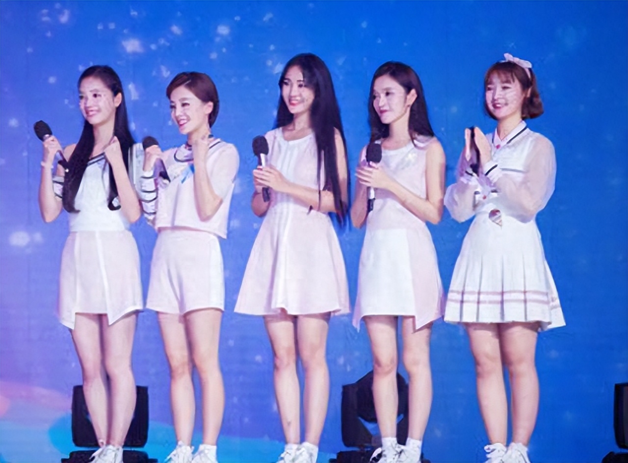 王思聪携新女伴小店吃夜宵，新女伴被爆应是人气网红宋美娜