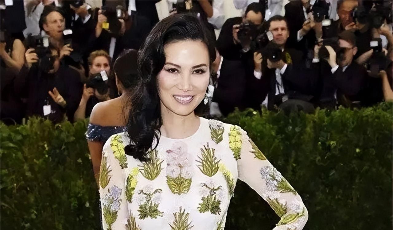 邓文迪|默多克离婚导火索:邓文迪约布莱尔过夜,邮件错发给其他人