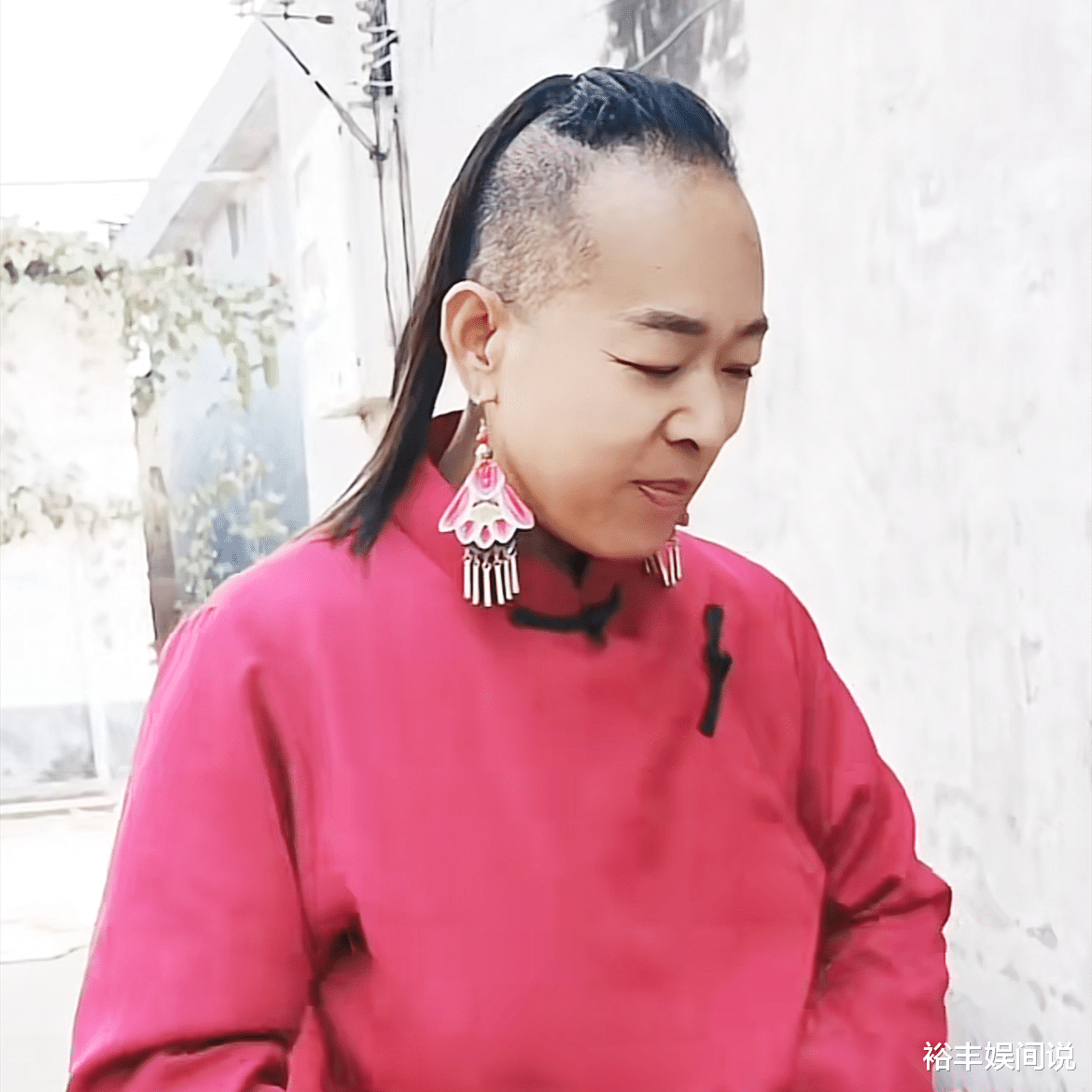 突传噩耗！39岁网红艺飞不幸去世，劳累过度引发，去世前仍在赚钱