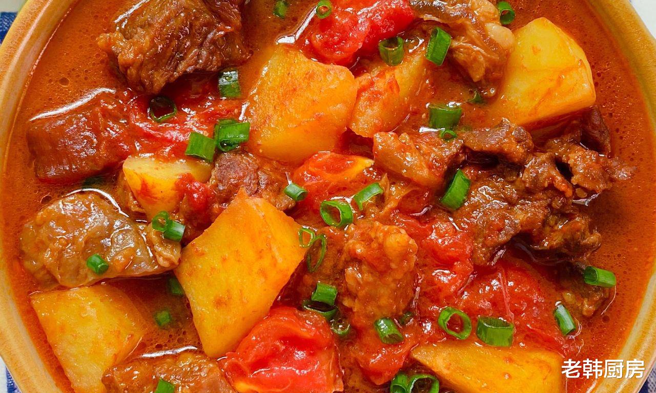 土豆|西红柿土豆炖牛腩的家常做法,软烂入味,汤汁浓稠,开胃解馋下饭