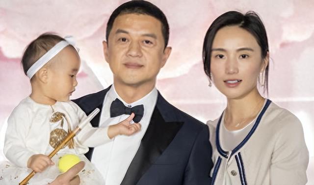 同是李亚鹏基因,李嫣学费500万一年,为何不愿给小女儿出一分钱