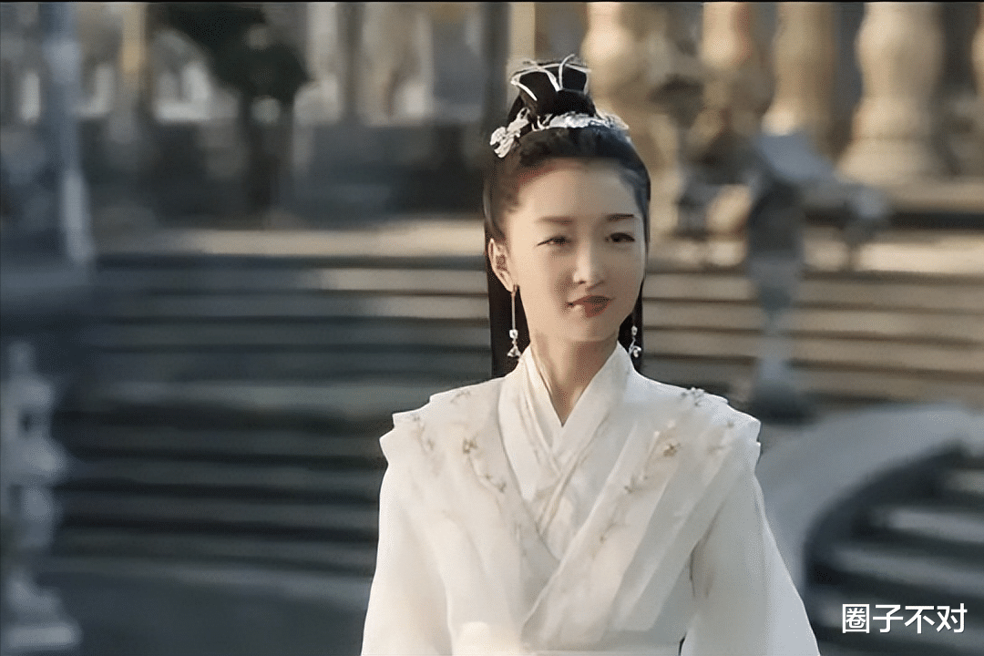 大嘴、平胸、驴脸，这些非要演“绝世美女”的演员，一个比一个尬