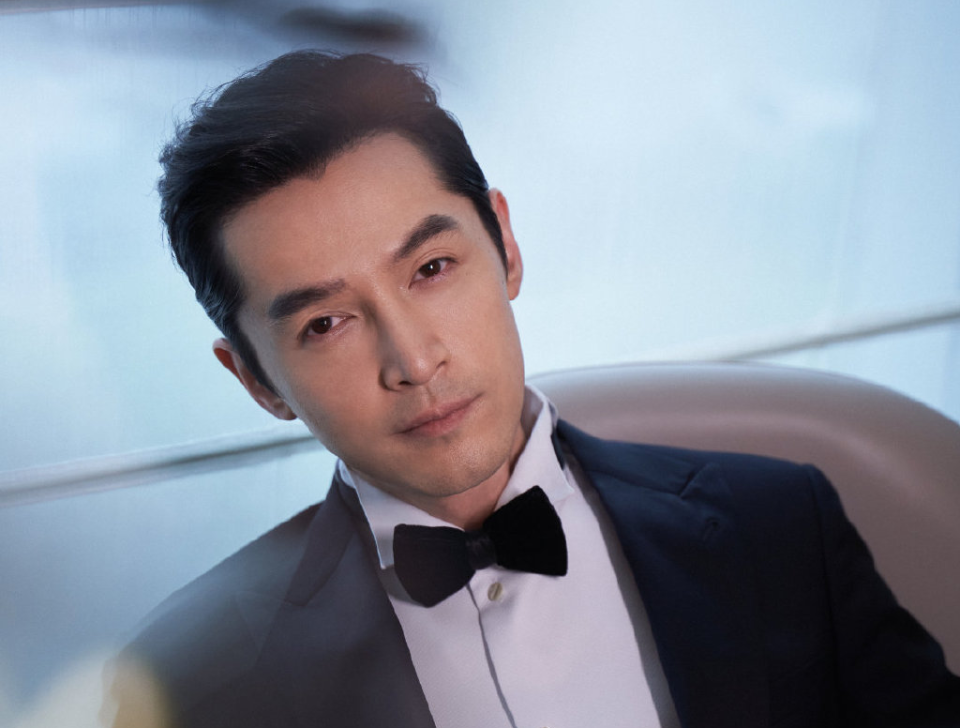 胡歌|胡歌公布女儿小名引热议,现场百天宴晒伴手礼超两千元,为喜糖礼盒扳回一局