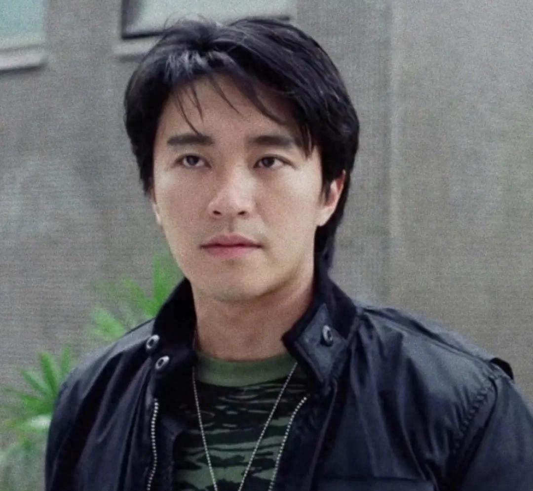 逼成龙下跪,胖揍曾志伟,排挤星爷,如今的他如何消失了?