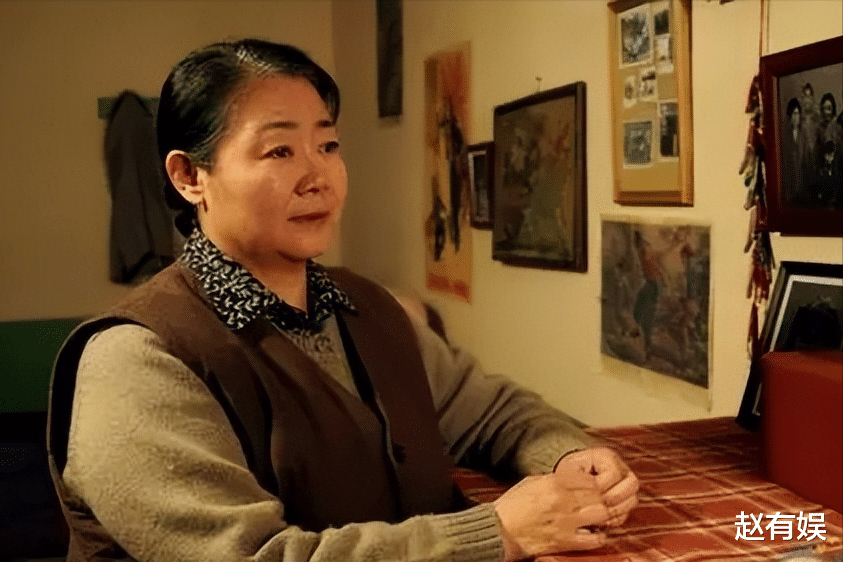 萨日娜:结婚33年只生孩子不做饭,帅气演员丈夫把她宠成宝