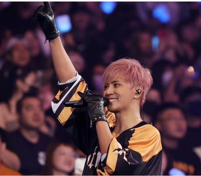 罗志祥演唱会哭到泪流满面!挺过风波全靠“不要脸”:自己搞砸的