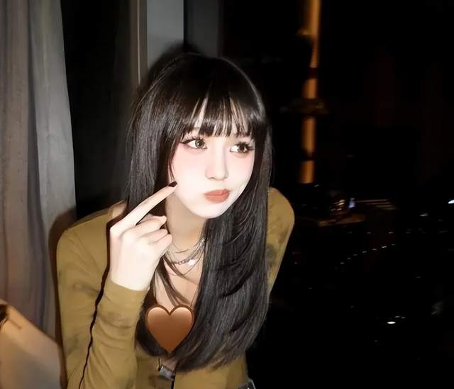 葛荟婕否认和汪峰求复合，已经知道对方有女友，只想要女儿的电话