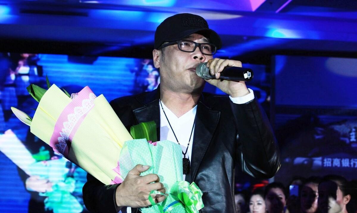 刀郎和那鸡驴脸四眼汪有啥恩怨?他怒写新歌讽刺!请看对照表详解