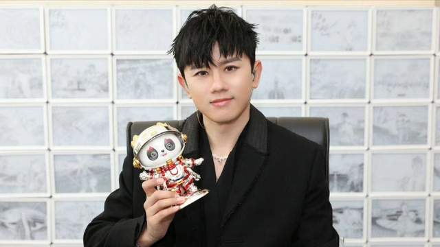 张杰张靓颖献唱世界大运会,青春主场,欢聚在成都,爱是一样的