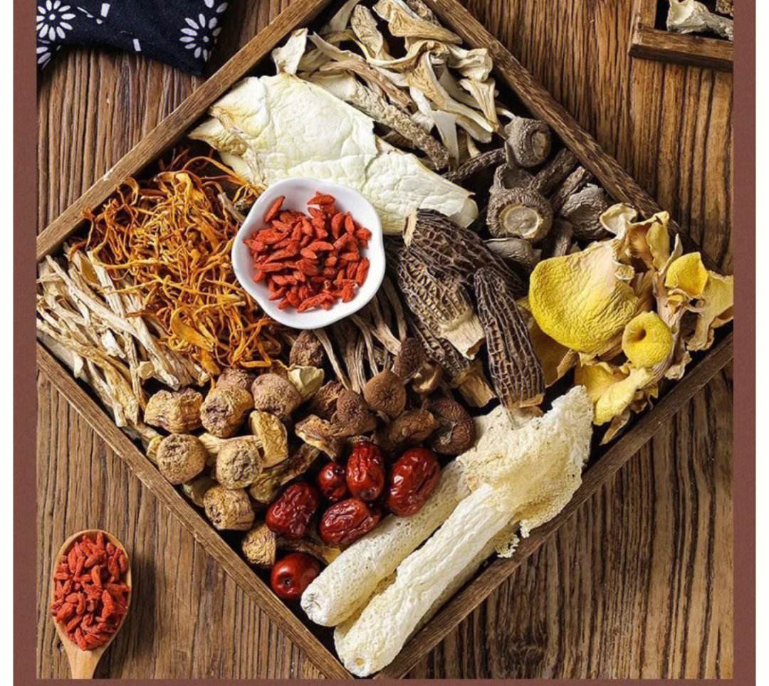 女人到了更年期，建议多吃4种肉，低脂高蛋白，脸色红润显年轻