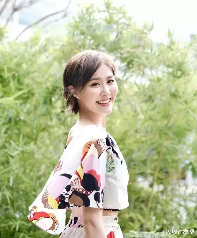 刘佩玥|TVB力捧花旦新剧开拍，坐男主大腿上被吐槽太重，网友大赞身材好