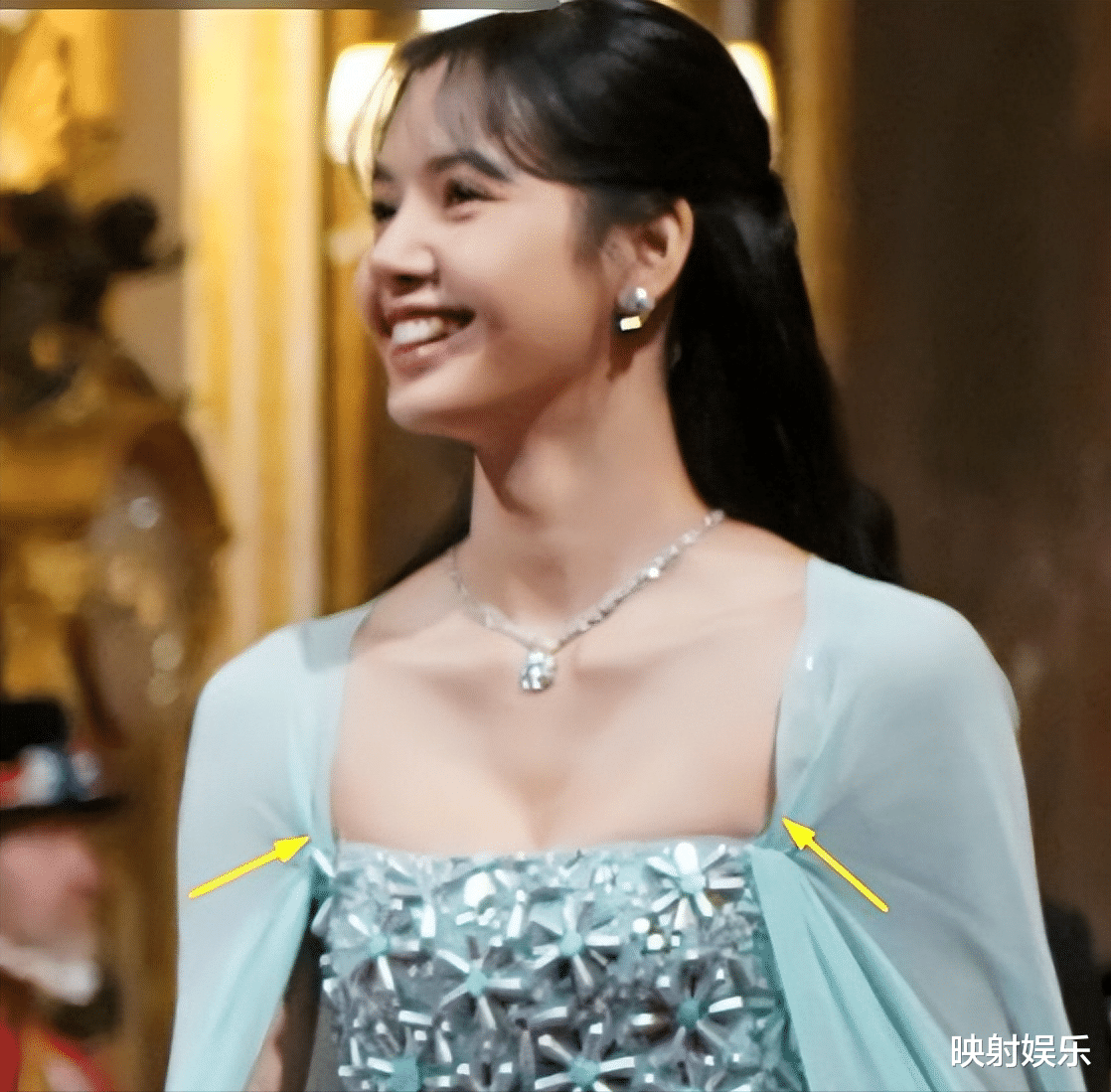 BLACKPINK出席白金汉宫宴会,四人久违同框但不同座,Lisa被冷落?