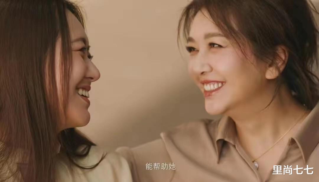 江珊 江珊高调带女儿捞金!女儿大饼脸比她还大一圈,五官扁平太普通