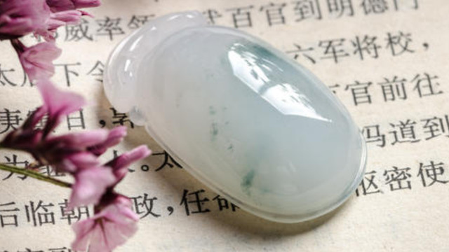 翡翠|绿肥红瘦，浮翠流丹，五彩缤纷的翡翠藏着怎样的四季风情？