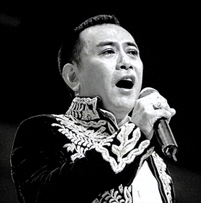 2002年“妖王”罗文去世，葬礼轰动全港，刘銮雄为何会被赶出灵堂