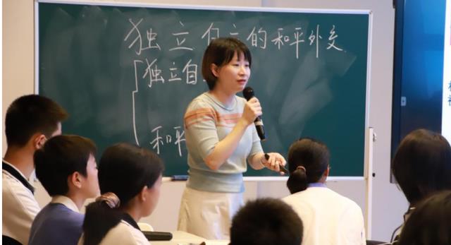 蚌埠|医院照片墙上“帅照”走红,高颜值男医生简历曝光,颜值实力并存