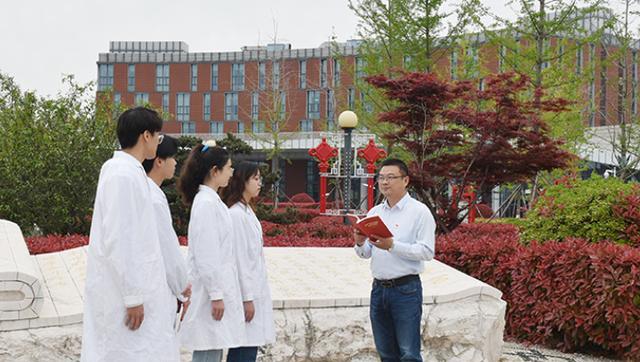 没工资能找到人?护士行业太内卷,仅口头承诺“有编制优先给你”