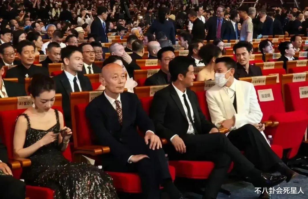 金鸡奖这一夜，娱乐圈的人情世故和江湖地位，被展现得淋漓尽致