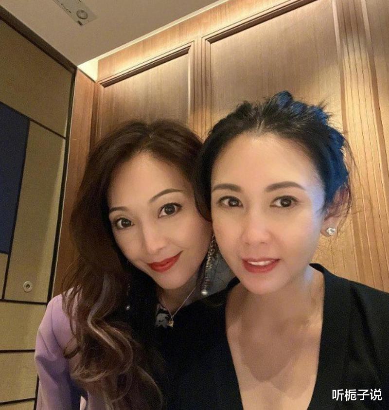 邱淑贞|邱淑贞大女儿近照曝光!现身机场,身材高挑颜值较高,已签约公司