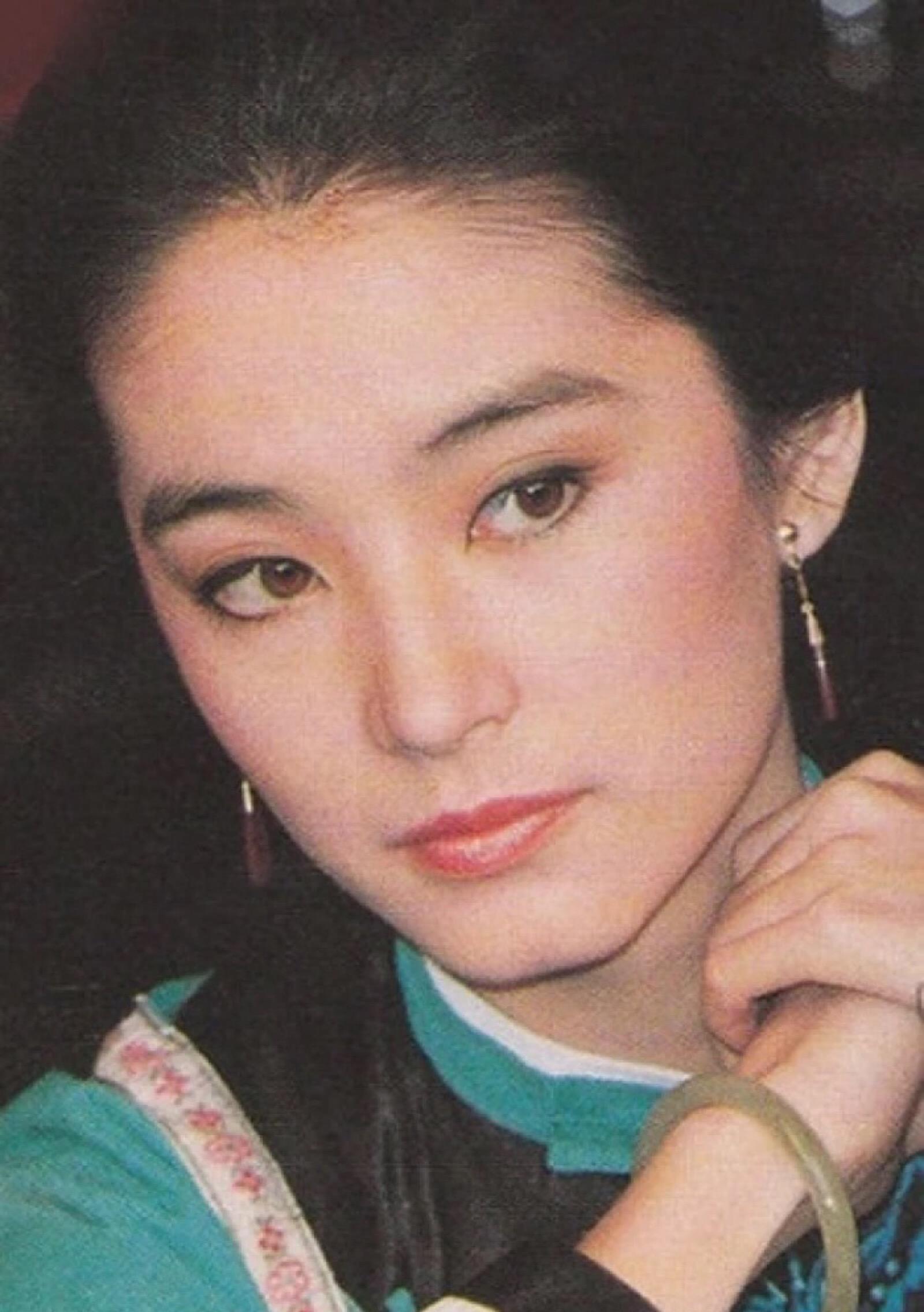 被丑男“糟蹋”的6位女明星，个个如花似玉，却鲜花插在牛粪上