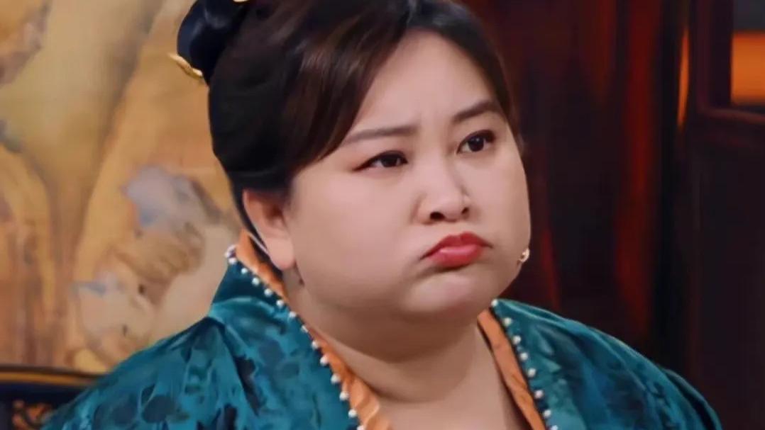 贾玲 贾玲瘦了，张小斐晒贾玲合照，并且送上生日祝福，重返李焕英取景地